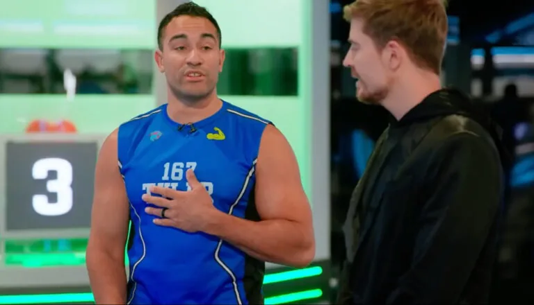 Момент из 9 серии 2 сезона